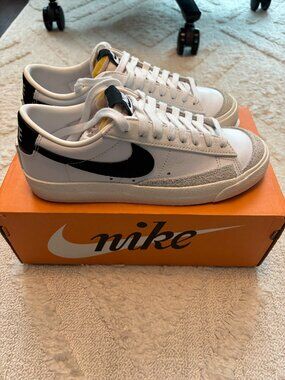 Nike Women's White Black Low-Top Sneakers